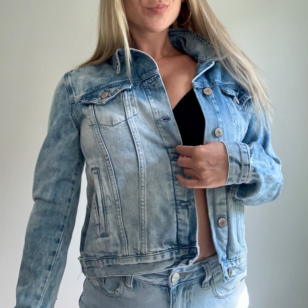 Forever 21 Ombré wash jean jacket - Picture 6 of 10
